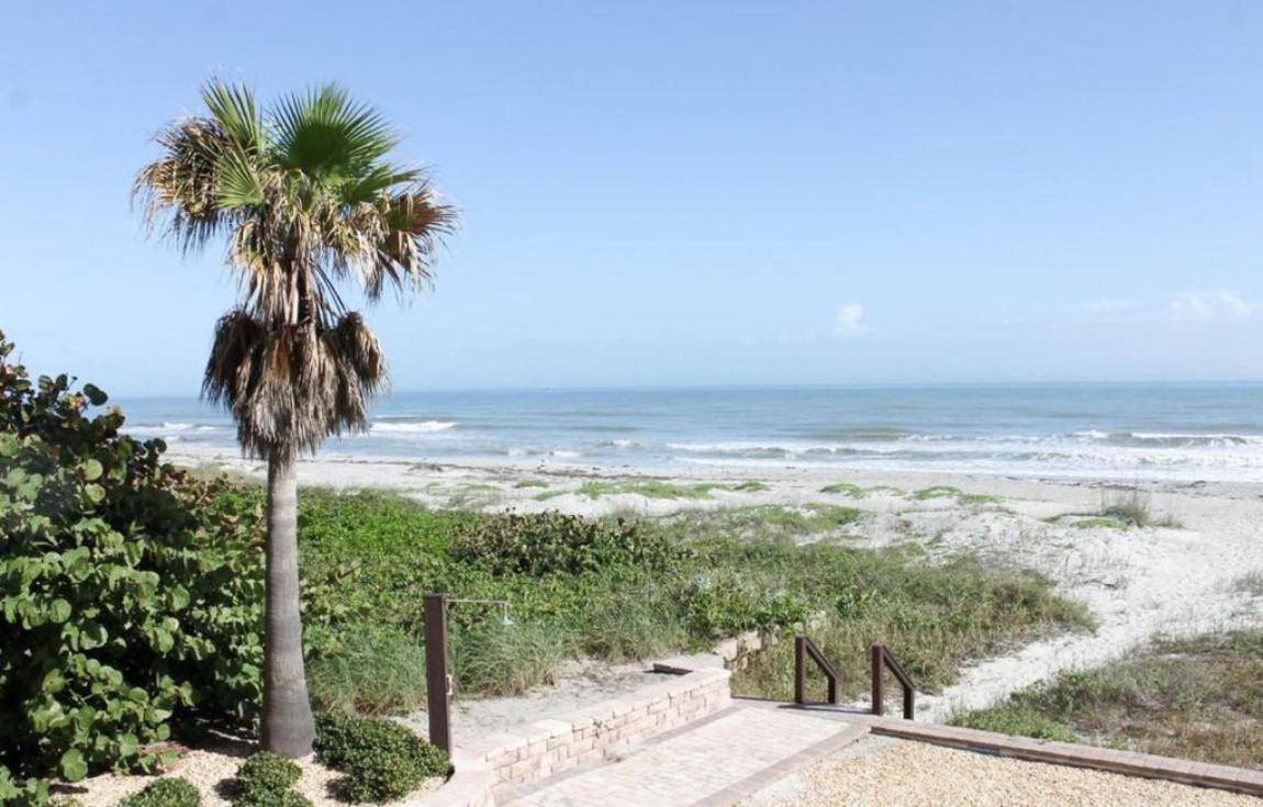 Ocean Unit 203- Direct Oceanfront Condo! Holiday home *