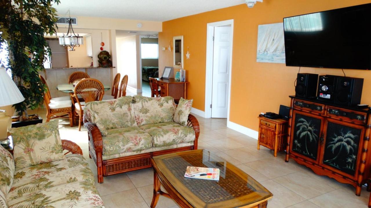 Ocean Unit 203- Direct Oceanfront Condo! Holiday home